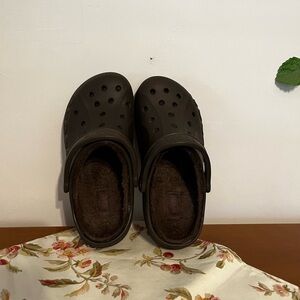 CROCS  Dark Brown fur lined
